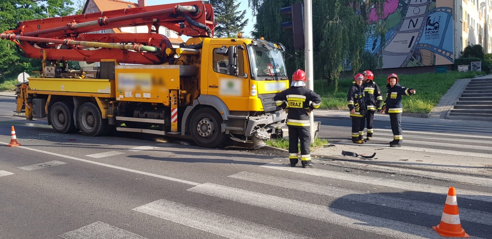 Staranował golfa na przejściu dla pieszych