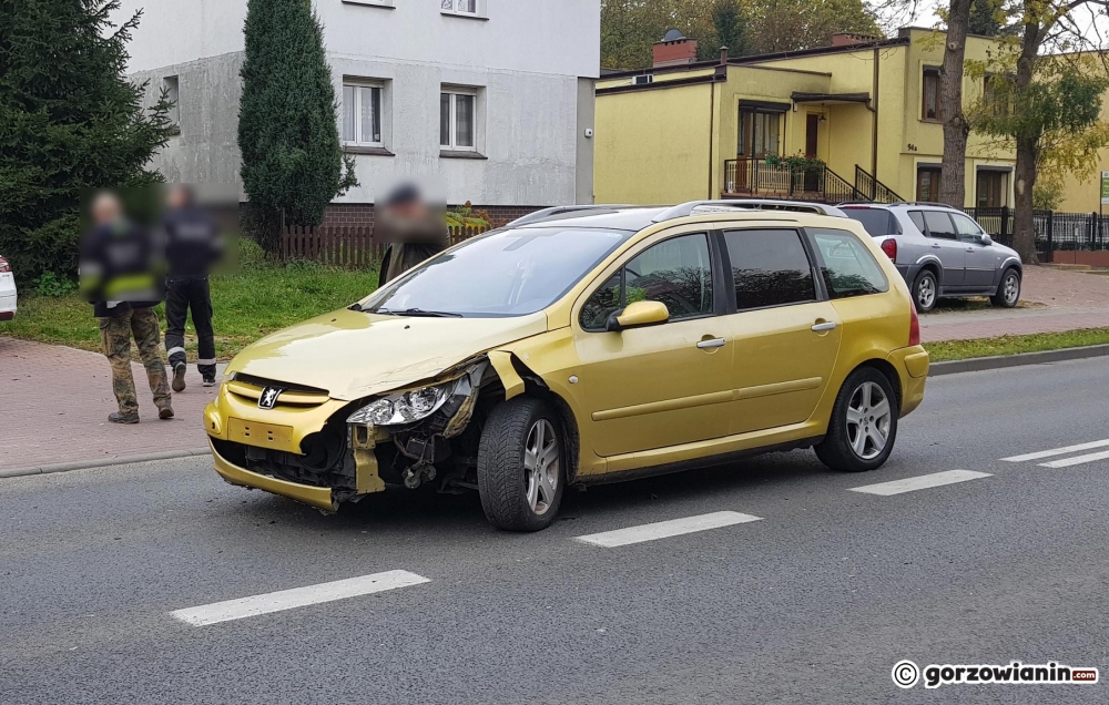 Zderzenie peugeota i opla [zdjęcia]