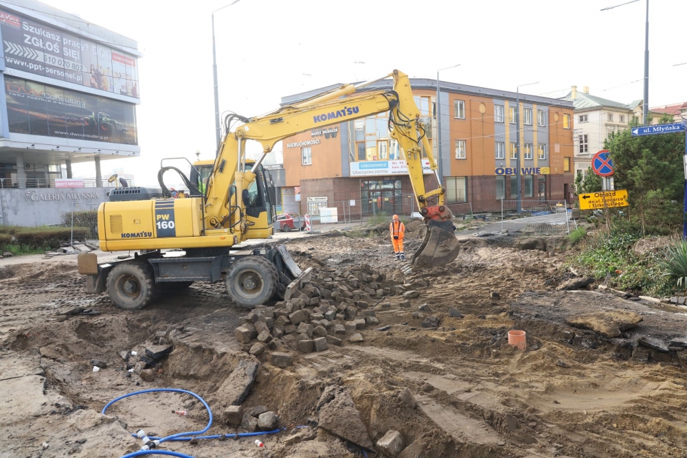 Skąd opóźnienia na Sikorskiego? Wykonawca zabiera głos