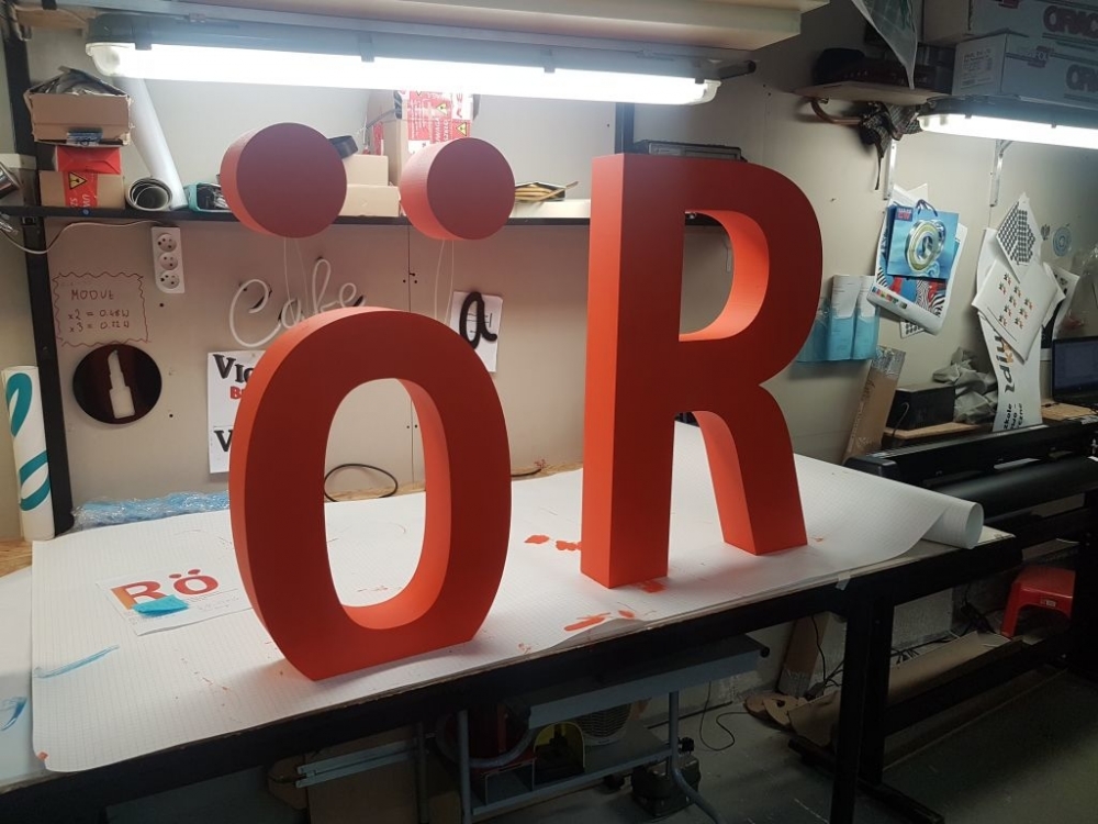 Chcesz, aby odbiorcy w końcu zauważyli Twoją firmę? Zainwestuj w identyfikację wizualną i kampanię w przestrzeni publicznej