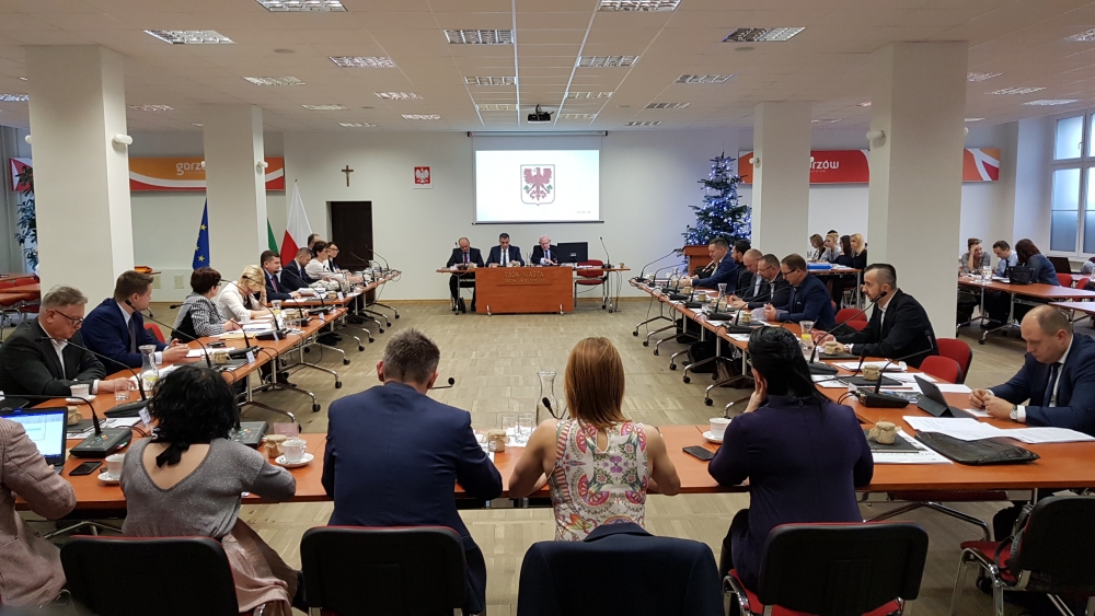 Gorzów: Radni dostali tablety, aby głosować zdalnie