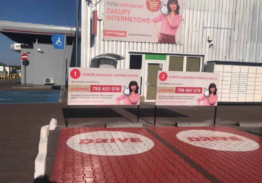 Zamów online, odbierz gotowe zakupy pod sklepem prosto do bagażnika