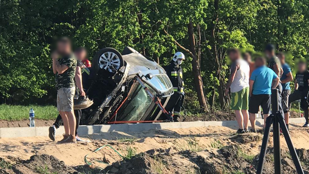 Opel wymusił pierwszeństwo na BMW [zdjęcia]