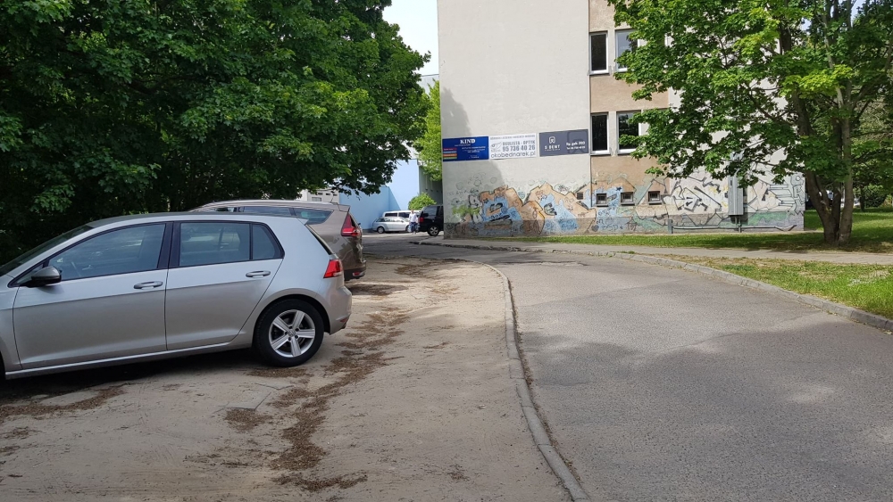 Kto wybuduje parking przy przychodni?