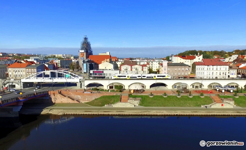 Brak maseczek na ulicy i zniesione ważne ograniczenia