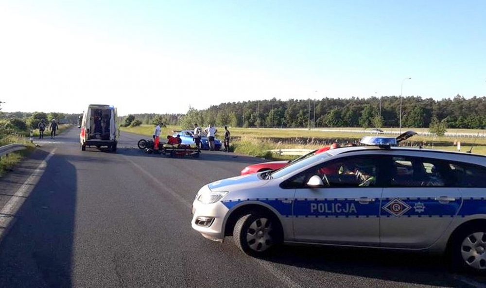 Uderzył busem w motocyklistę i uciekł