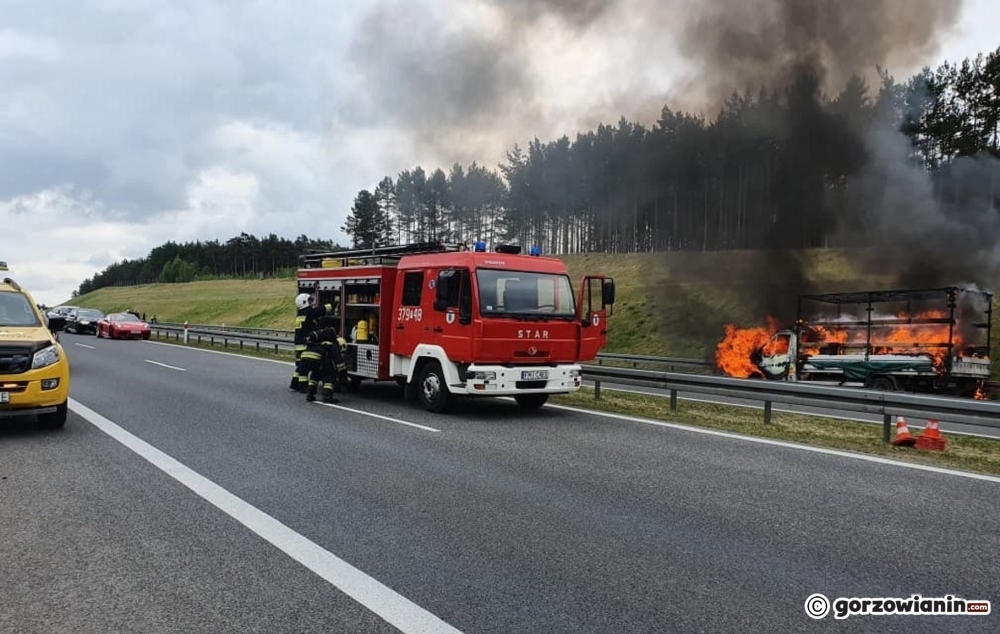 Pożar busa na S3 [zdjęcia]