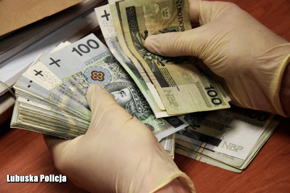 Mieszkanka Gorzowa oddała kurierowi 110 tys. zł