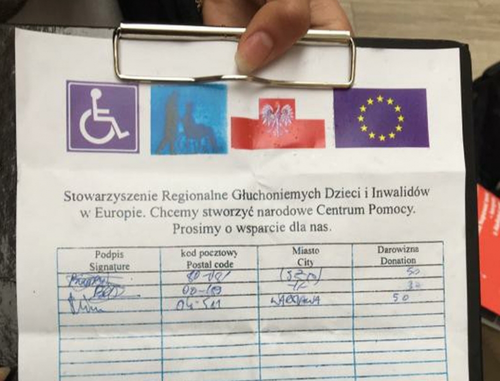 Oszuści znów próbują wyłudzić pieniądze pod sklepami