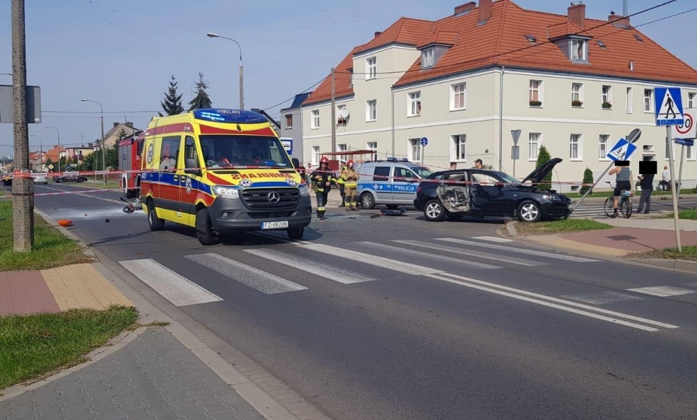 Zderzenie motocykla i mazdy. Motocyklista był reanimowany [zdjęcia]