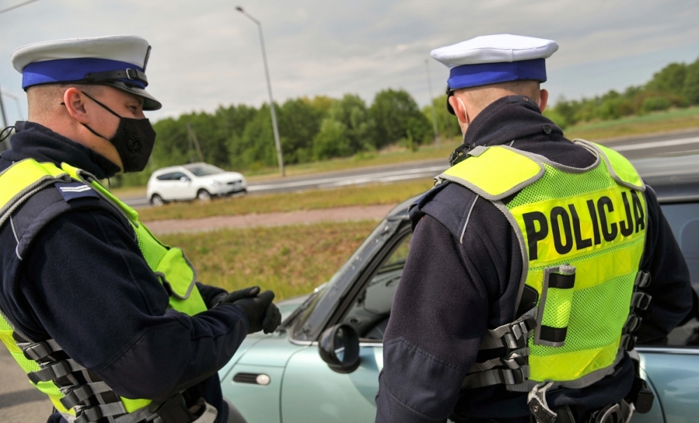 Miał 3,5 promila. Uderzył w skrzynkę telekomunikacyjną i inny samochód