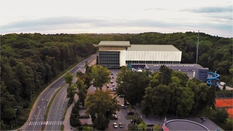 12 firm chce wybudować halę. Oferty są kosmiczne