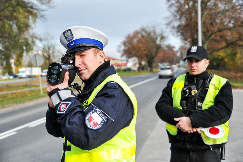 Kierowca chciał wręczyć 200 zł łapówki policjantom