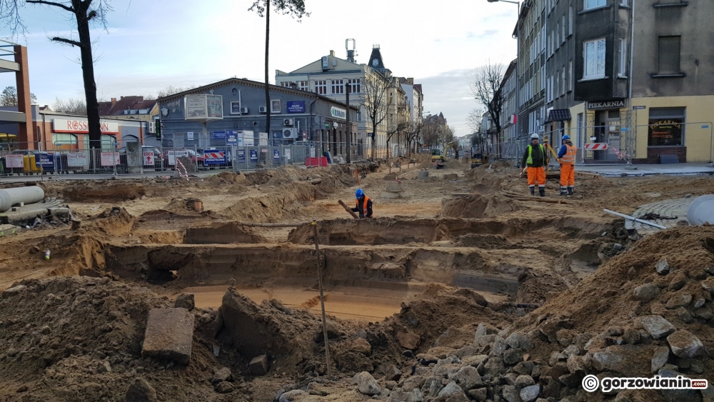 Wielka demolka na Mieszka I. Trwa zrywanie betonu i torowiska [zdjęcia]