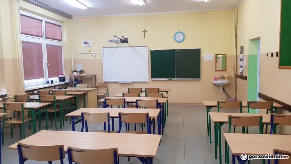 Nauczanie hybrydowe w szkołach podstawowych. Co to oznacza dla uczniów klas I-III?