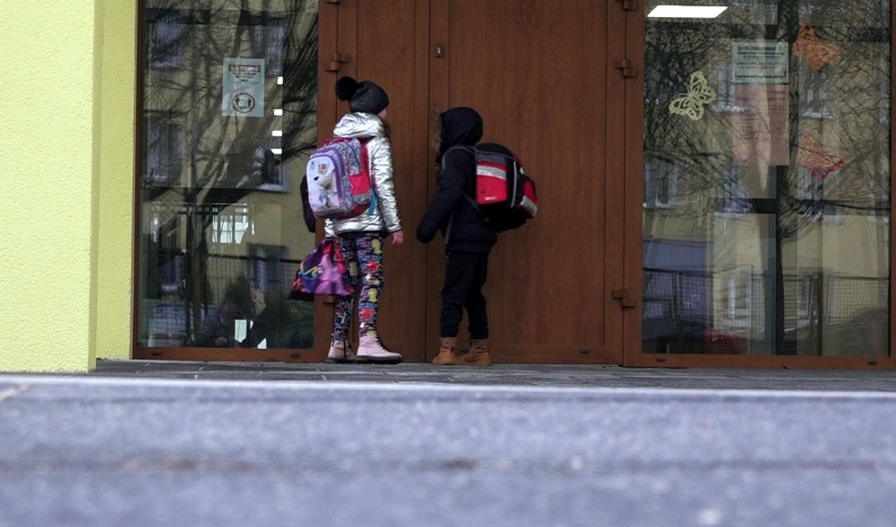Rodzice nie są zadowoleni z nauczania hybrydowego [film]