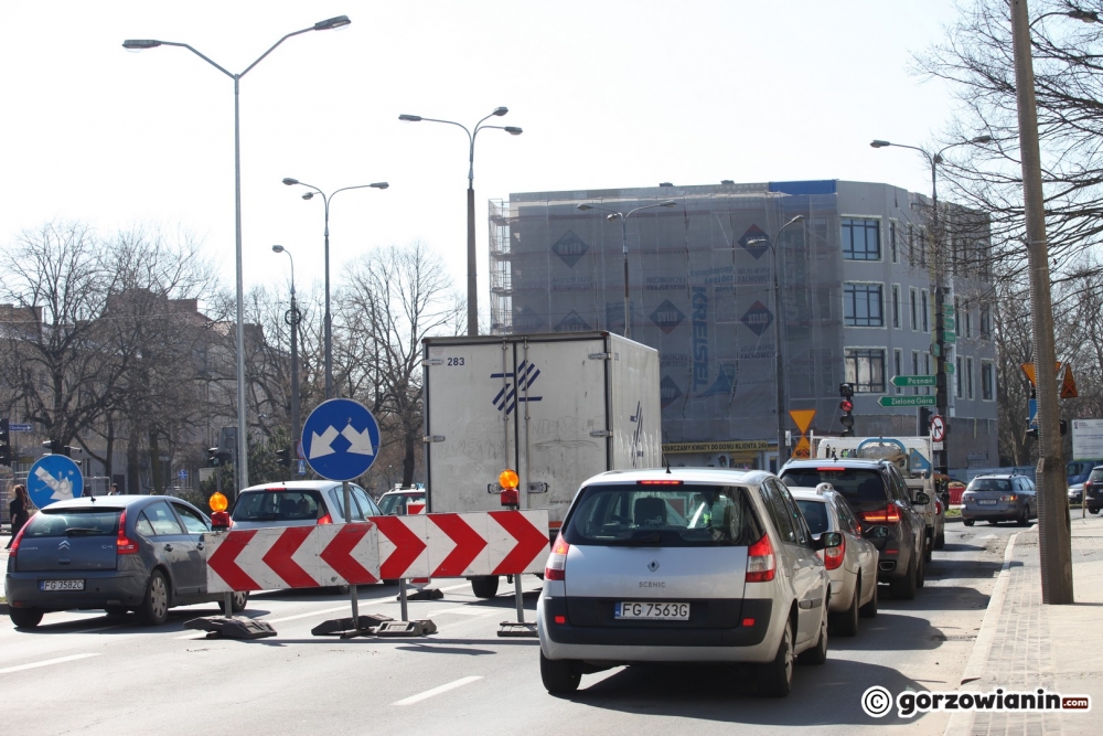 Zamknięte pasy i utrudnienia w centrum Gorzowa [zdjęcia]