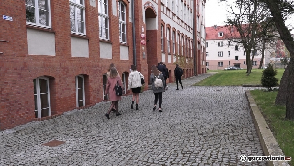 Kontrowersyjne zakończenie roku rozwiązane. Dyrekcja ogólniaka znalazła na to sposób