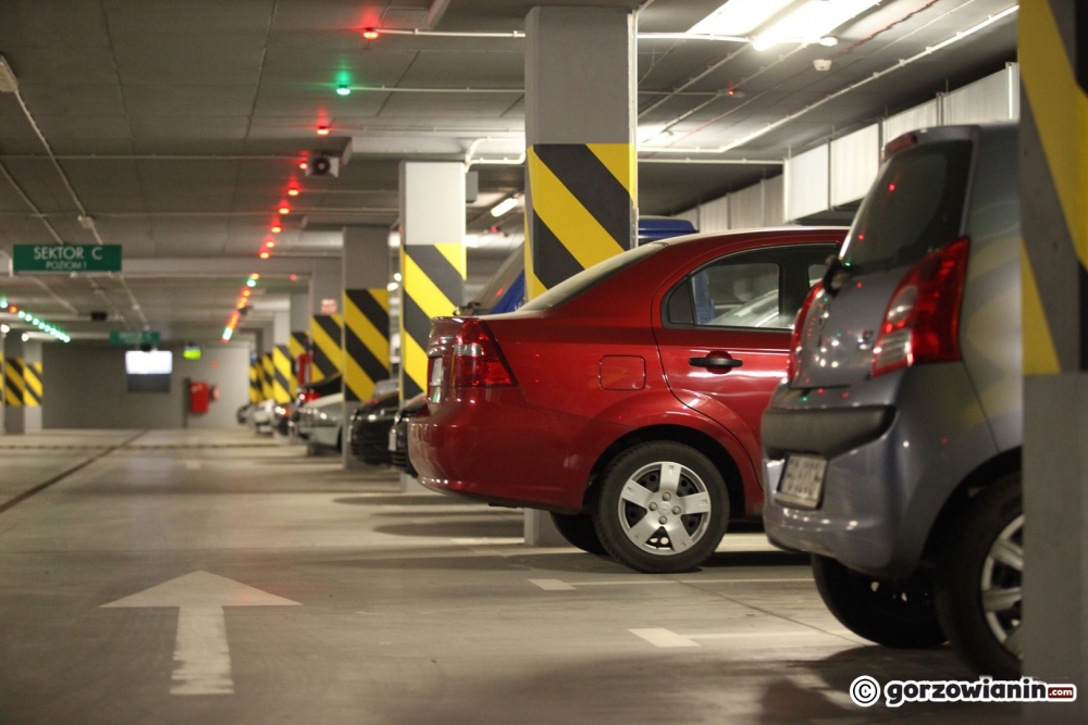 Koniec z darmowym parkowaniem na parkingu Filharmonii Gorzowskiej