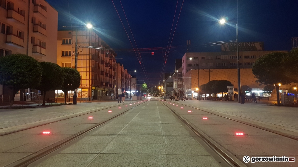 Awaria ledowego podświetlenia torowiska na deptaku