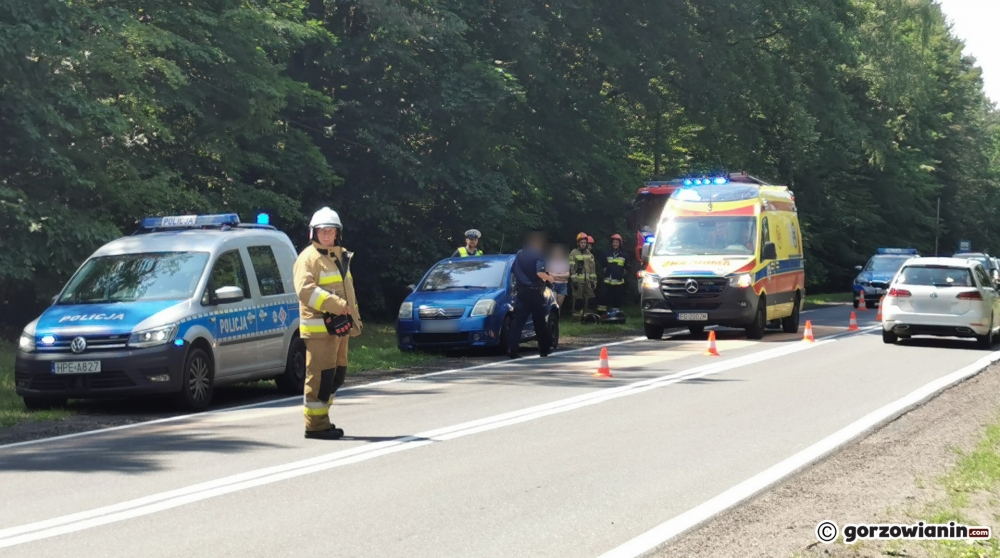 Zderzenie motocyklisty z citroenem