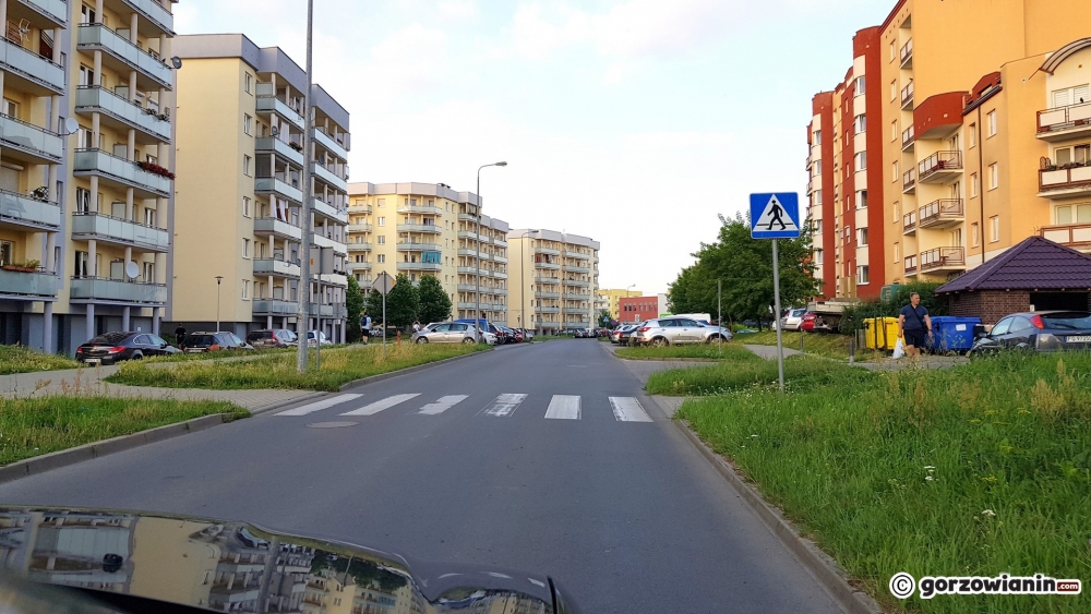 Przy Obrońców Pokoju będzie bezpieczniej. Powstanie wyniesione przejście dla pieszych