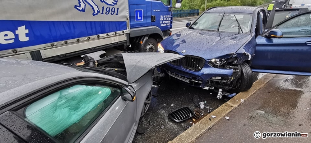 Zderzenie pięciu samochodów na Trasie Nadwarciańskiej [zdjęcia]