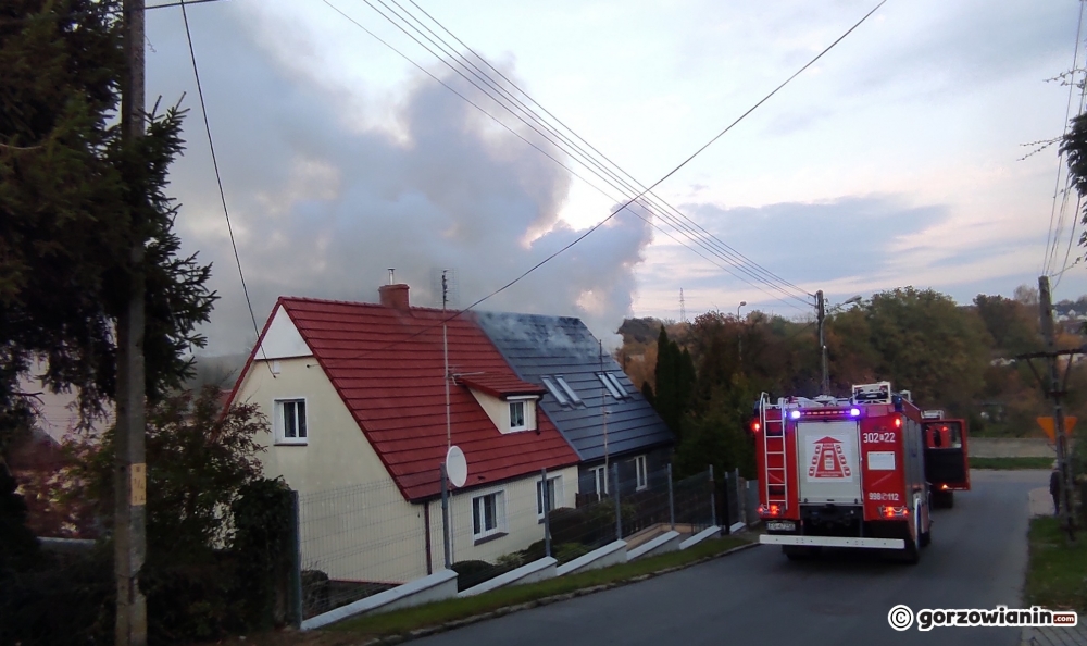 Pożar domu w Gorzowie. Zapalił się styropian na elewacji i poddaszu [zdjęcia]