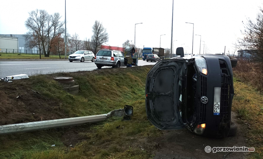 Gorzów: Wypadek na Kasprzaka. W samochodzie wystrzeliła opona?