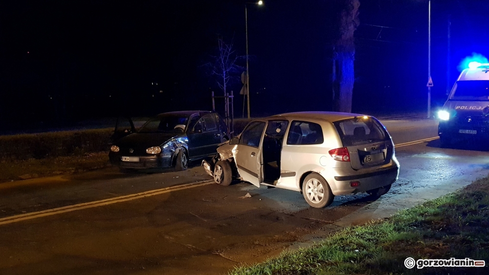 Czołowe zderzenie na Walczaka w Gorzowie [zdjęcia]