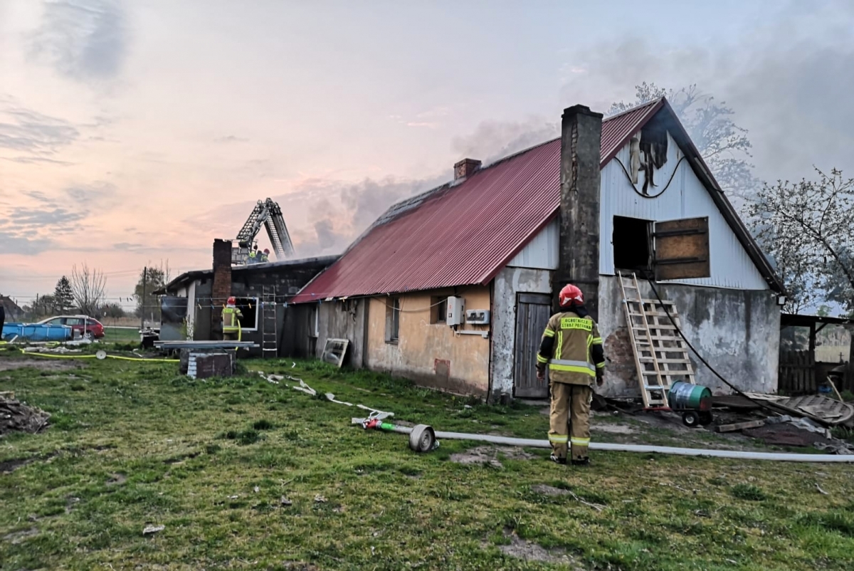 Pożar domu pod Gorzowem. Jedna osoba zatruła się dymem