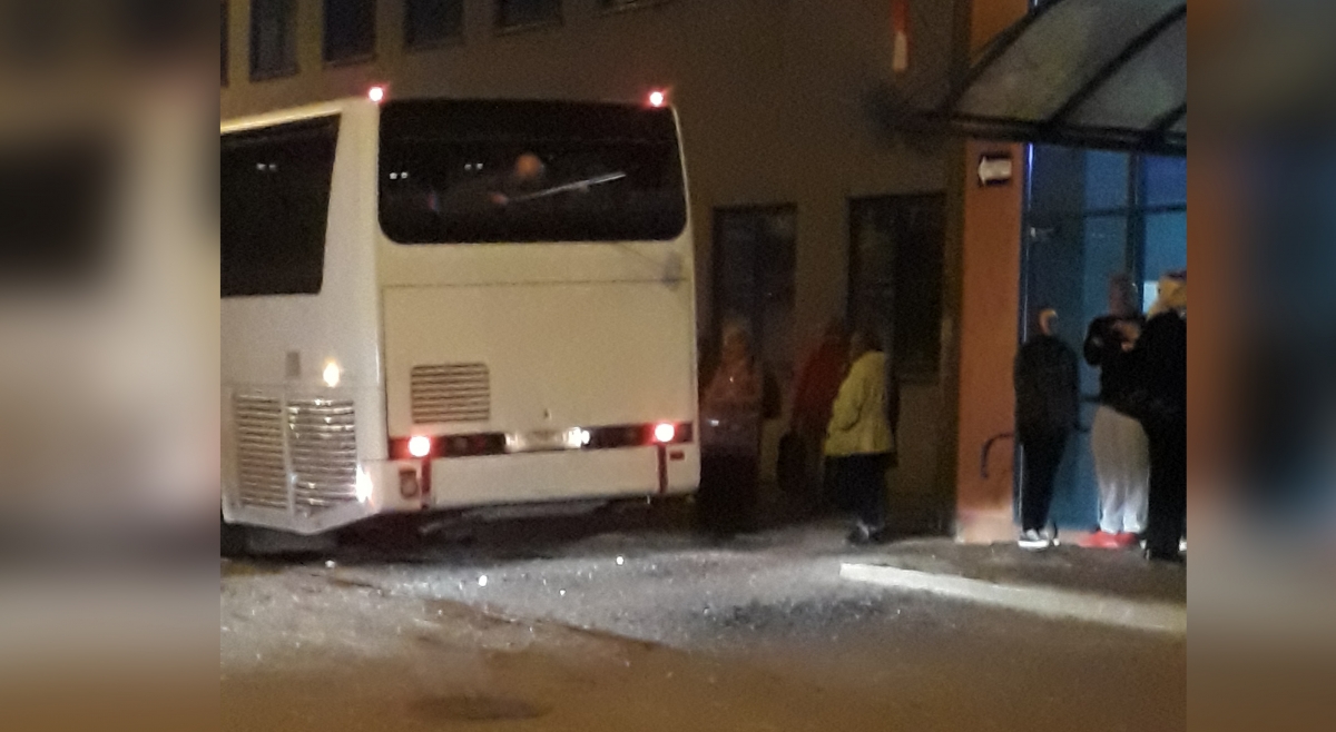 Autobus bez szyby wiózł pasażerów do Zbąszynka