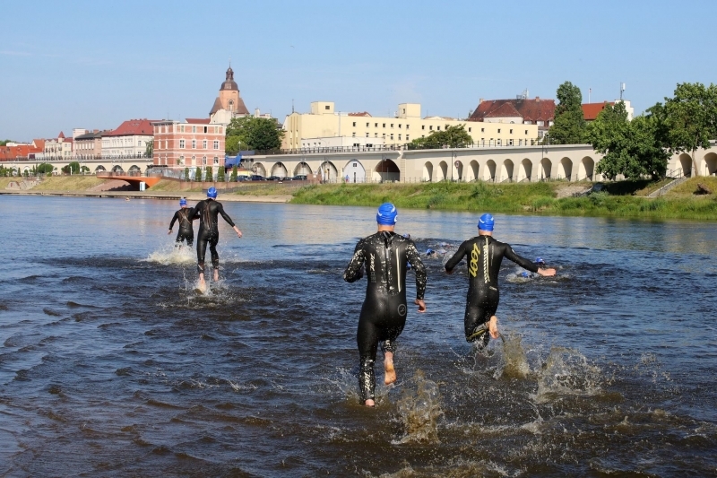 Triathlon znów zawita do Gorzowa. Śmiałków czeka pływanie w Warcie