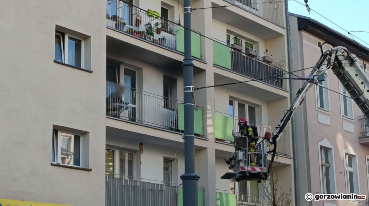 Pożar mieszkania na Chrobrego. Mężczyzna uciekł na balkon