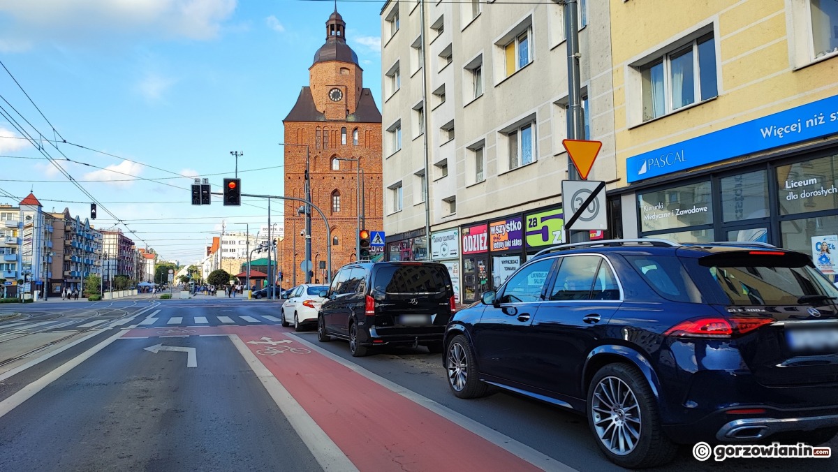 Mieszkańcy: Sygnalizacja na tym skrzyżowaniu to skandal