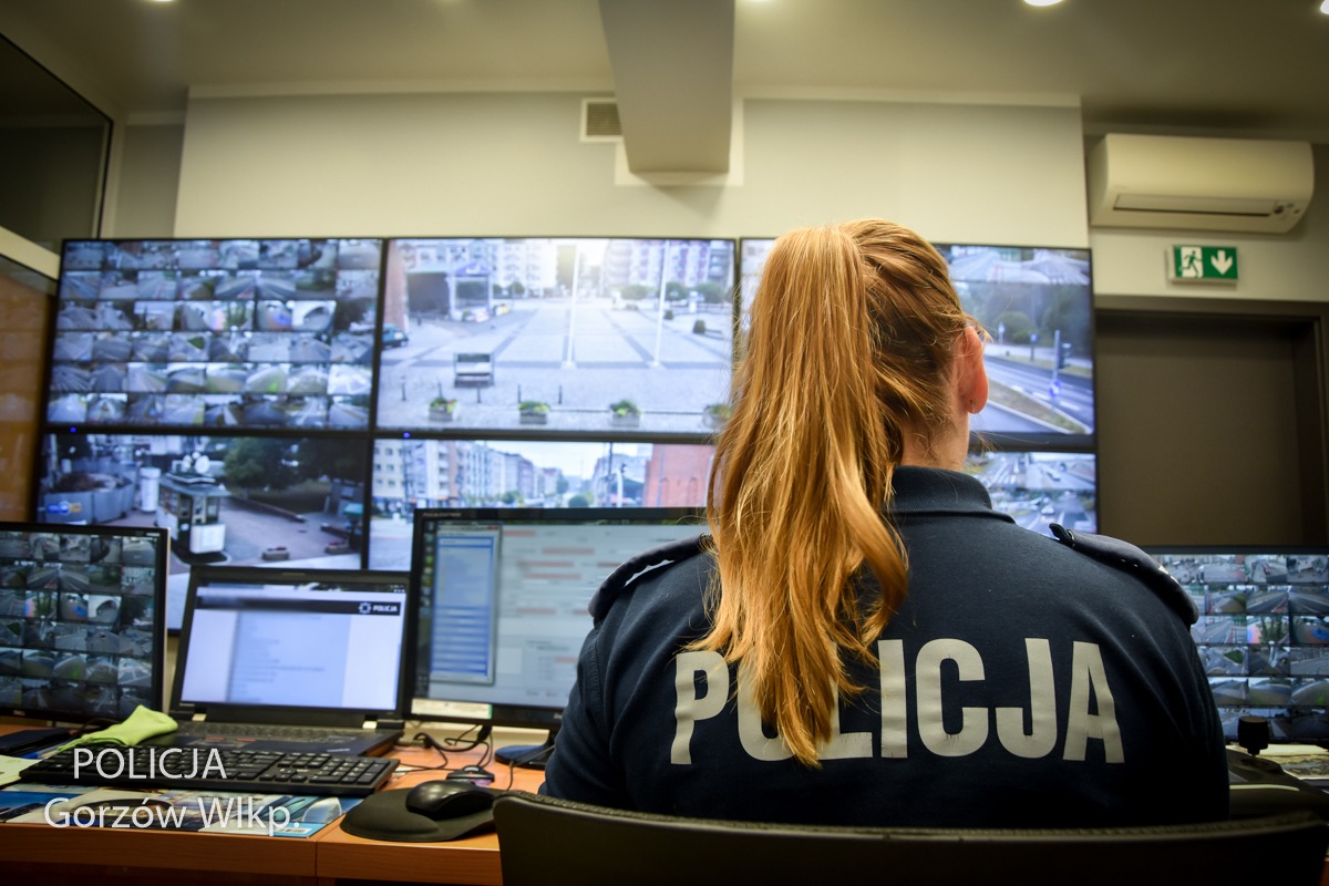 Senior wyszedł z domu i zaginął. Pomógł miejski monitoring