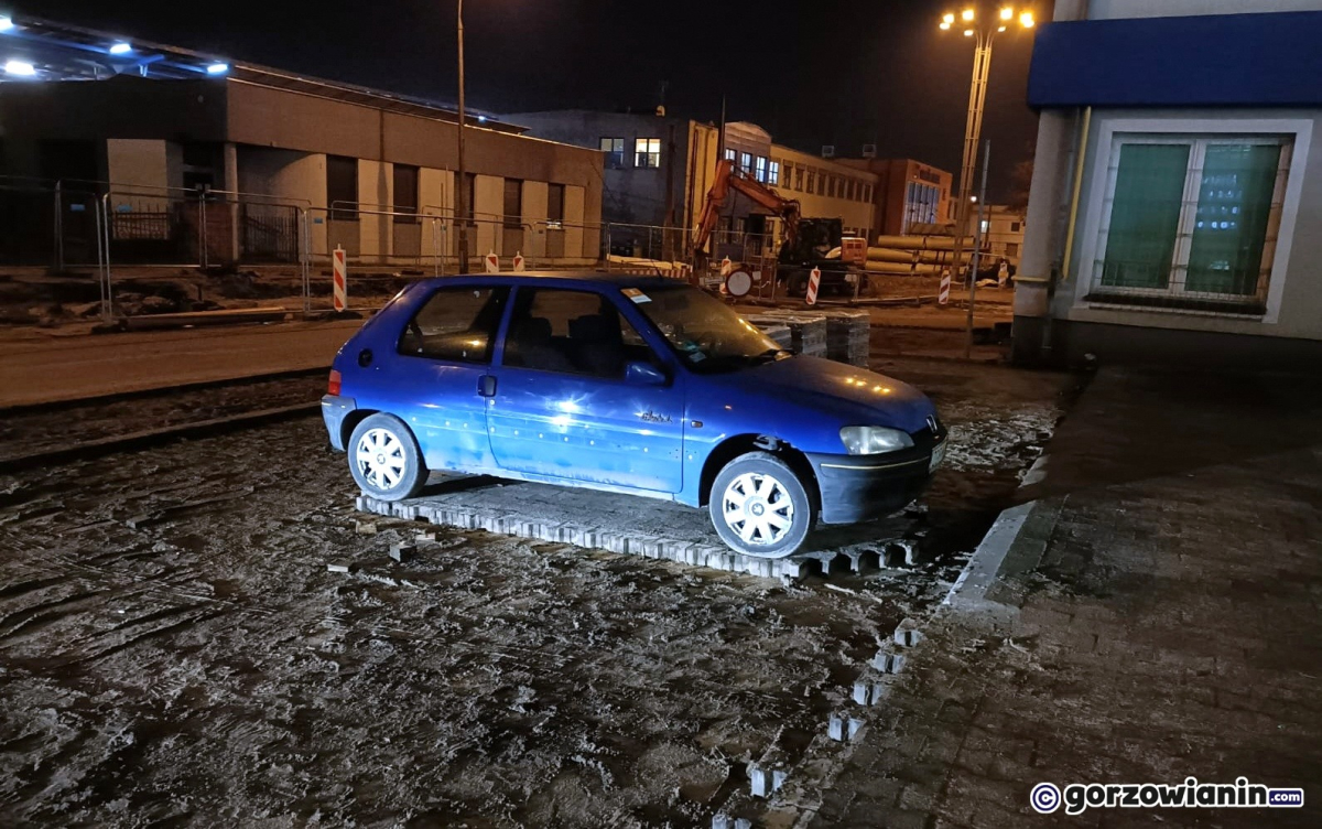 Gorzów jak Łódź. Rozebrali kostkę, pośrodku zostawili auto