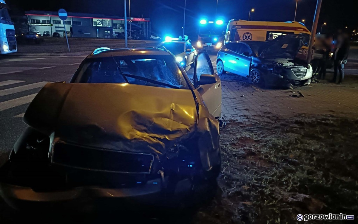 Audi zderzyło się z lancią na rondzie Kasprzaka. Poszkodowane dziecko