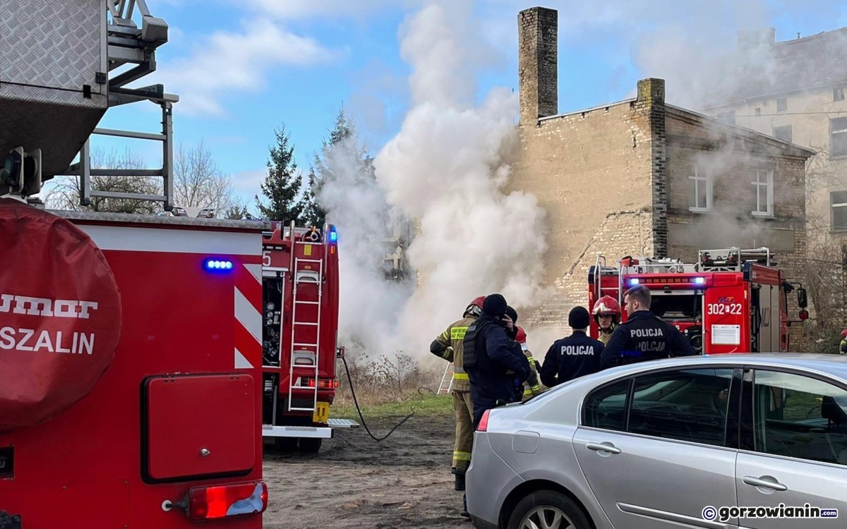 Pożar pustostanu na Zawarciu w Gorzowie