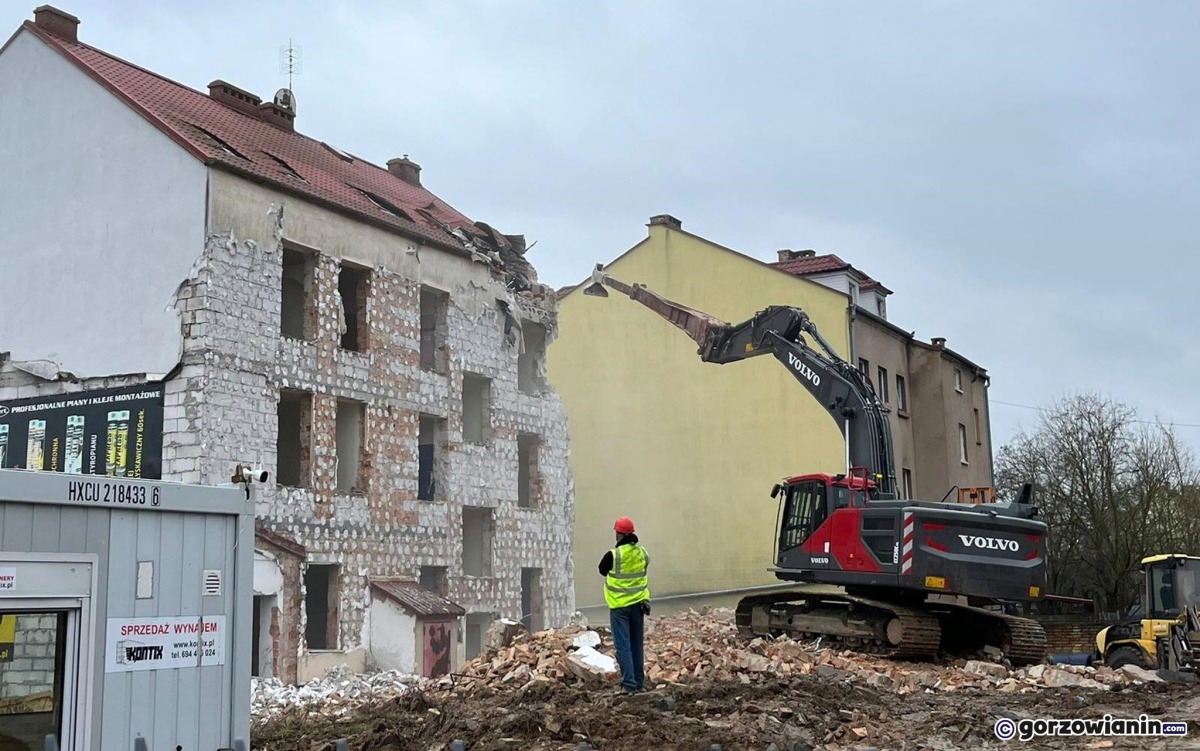 Trwa wielka demolka. W tym miejscu powstanie Aldi