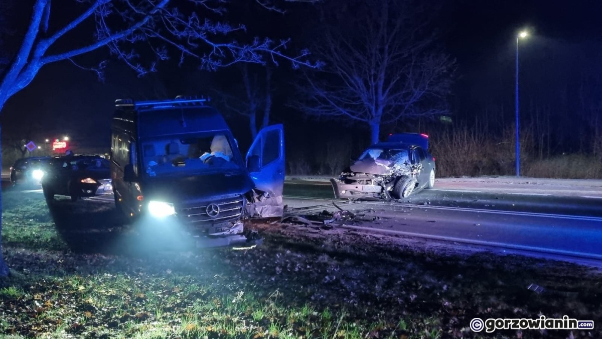 Czołówka BMW i busa koło Gorzowa