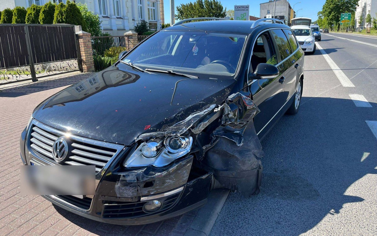 Kompletnie pijany kierowca volkswagena uderzył w skodę