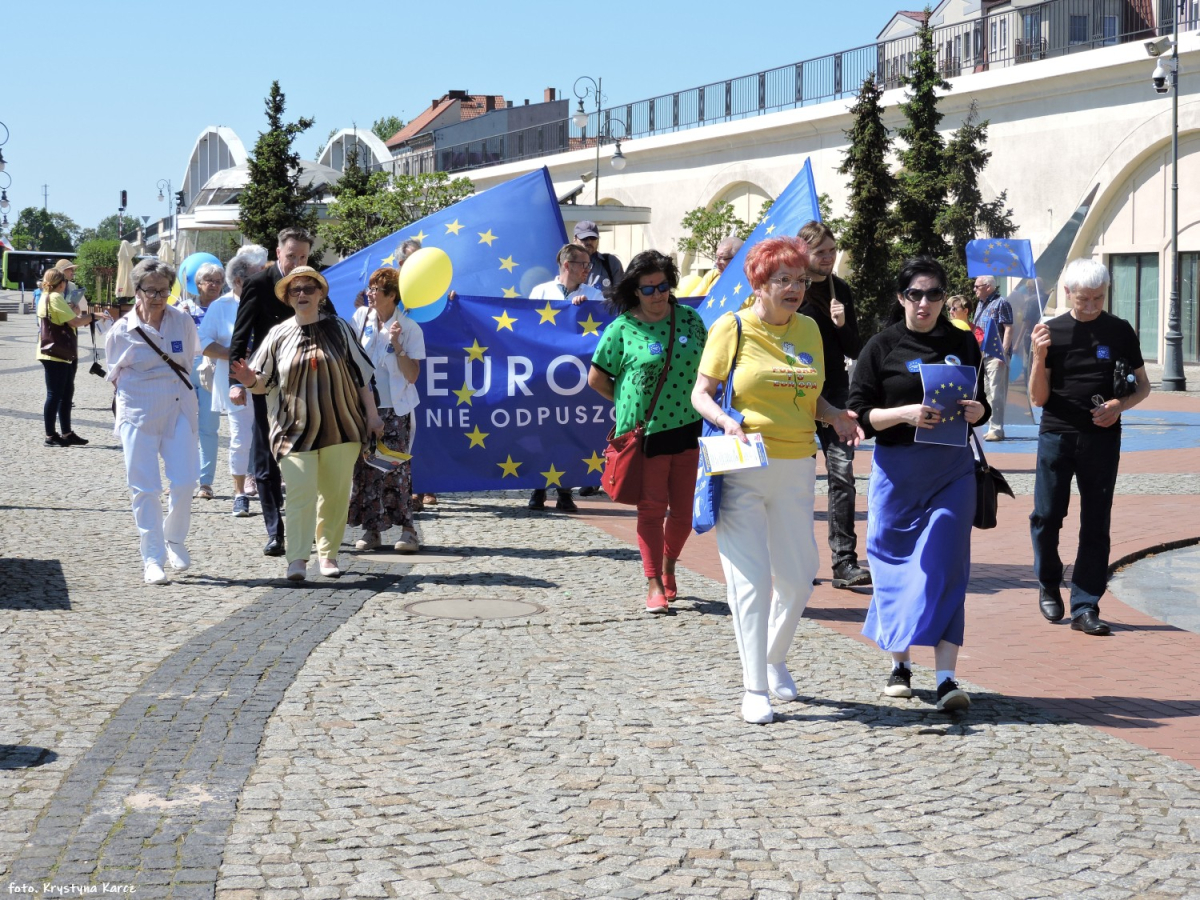 Polska to Europa. Manifestacja na Starym Rynku w Gorzowie