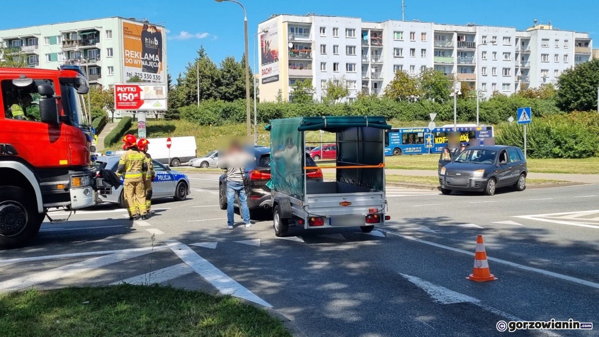 Wymuszenie pierwszeństwa i zderzenie BMW z fordem