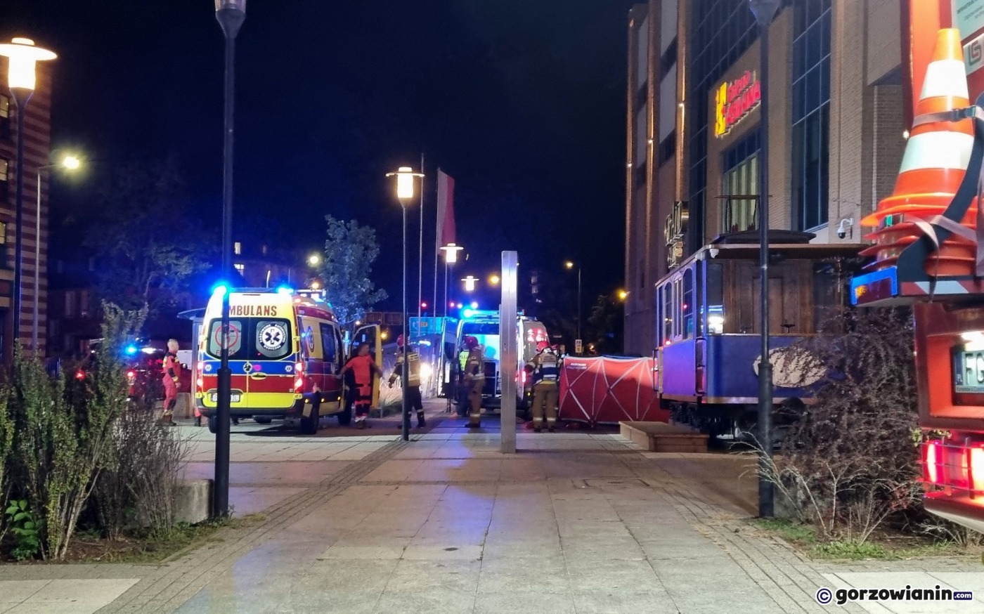 Tragedia w centrum Gorzowa. Mężczyzna skoczył z dachu Askany