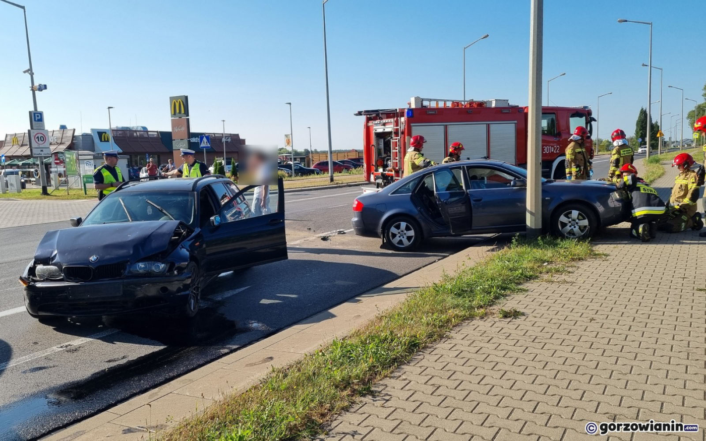 Audi zderzyło się z BMW. Dwie osoby ranne