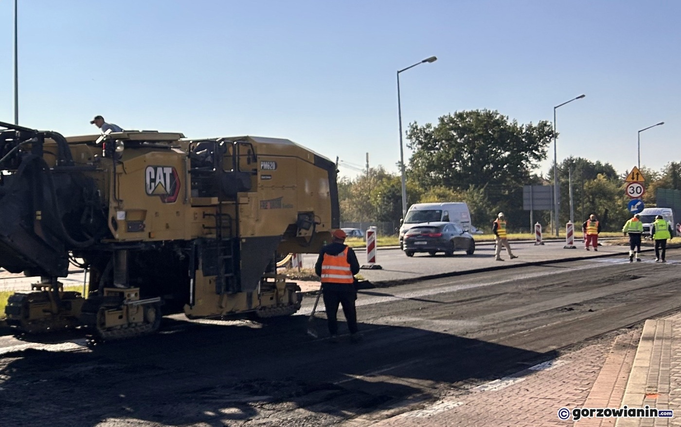 Trwa frezowanie asfaltu na Kasprzaka. Ważne zmiany dla kierowców