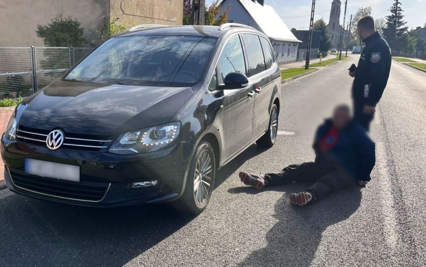 Kradzionym volkswagenem pędził przez miejscowość 163 km/h. Policjanci ruszyli w pościg