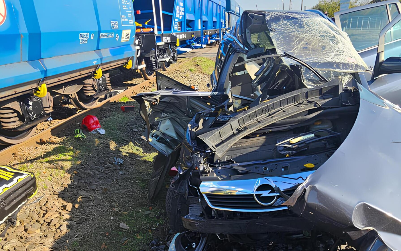 Tragiczny wypadek na przejeździe kolejowym pod Gorzowem. Zmarła pasażerka opla