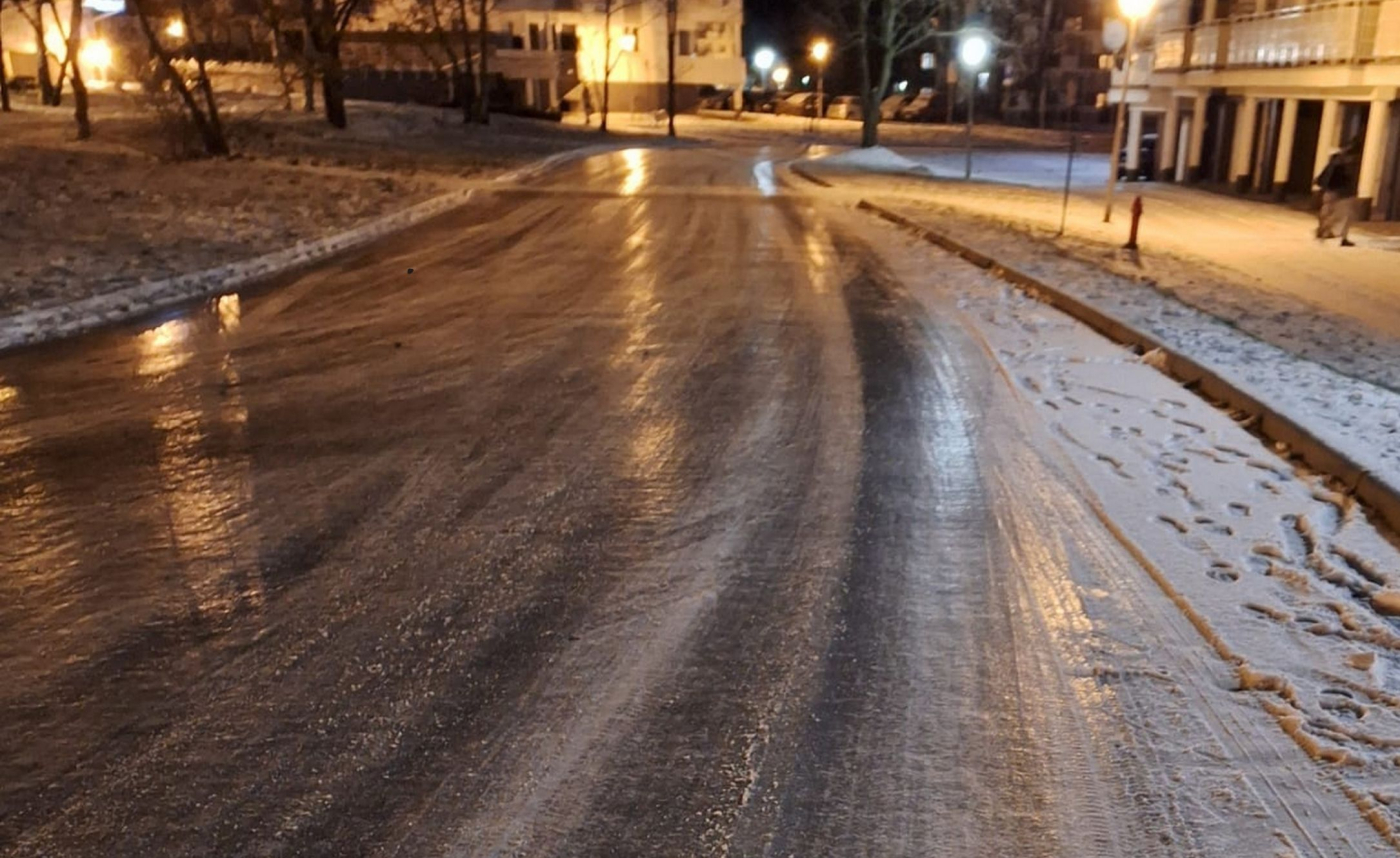 Oblodzenie w Gorzowie. IMGW ostrzega przed marznącymi opadami